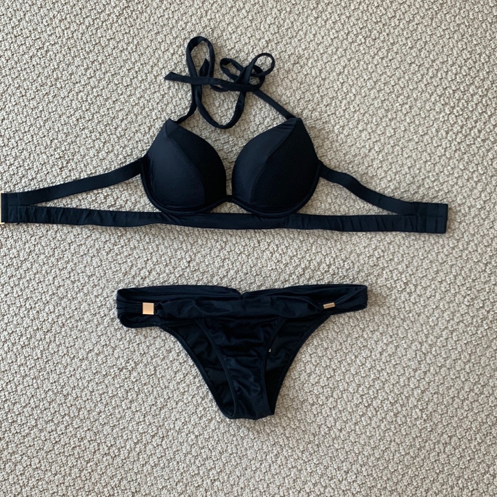 Black Victoria Secret bikini